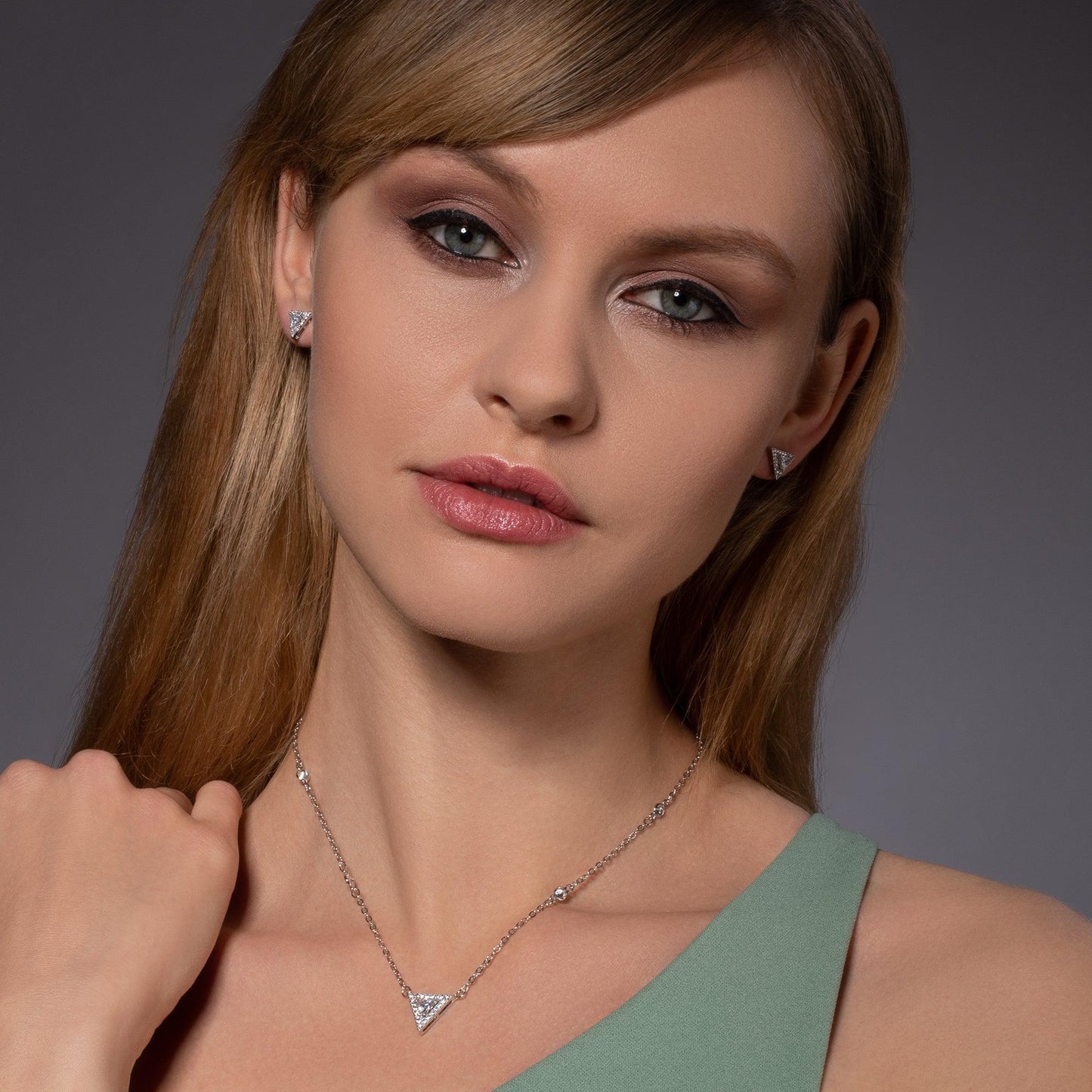 Trillion Pendant Pendant Necklace with Cubic Zirconia - namana.london