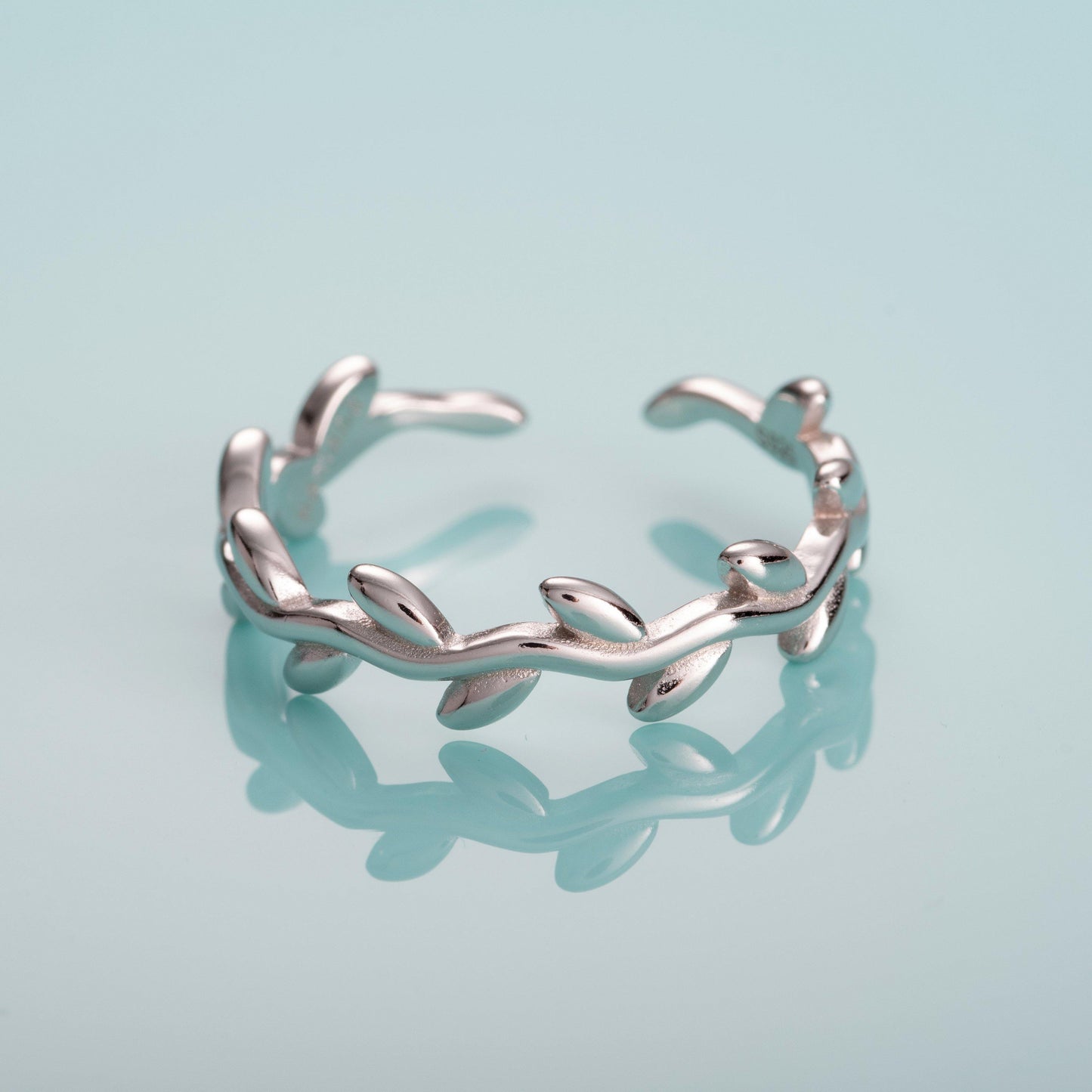 Adjustable Sterling Silver Leaf Toe Ring for Women - namana.london