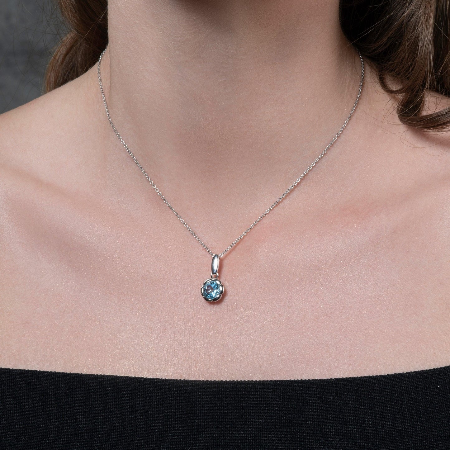925 Sterling Silver Round Blue Topaz Pendant Necklace - namana.london
