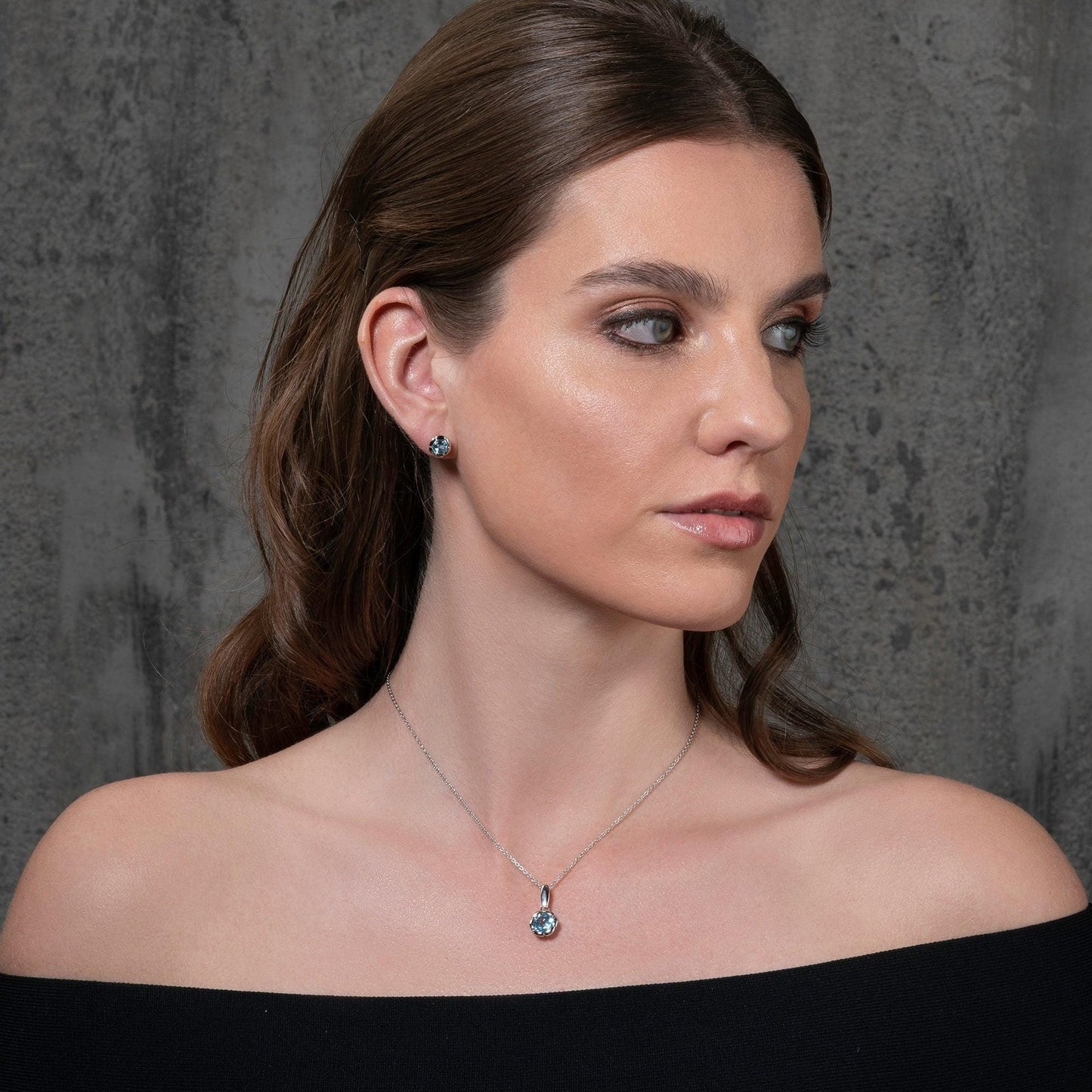 925 Sterling Silver Round Blue Topaz Pendant Necklace - namana.london