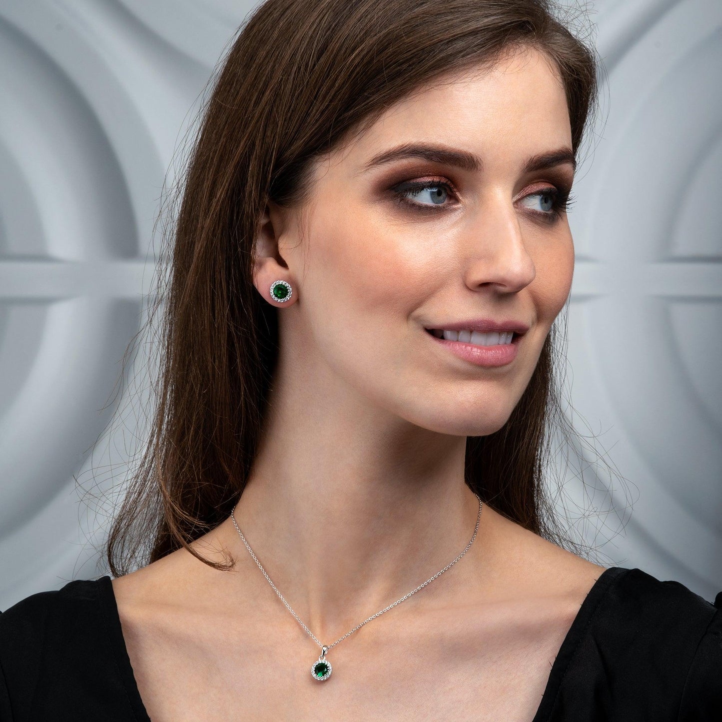 925 Sterling Silver Green Halo Pendant Necklace for Women. - namana.london