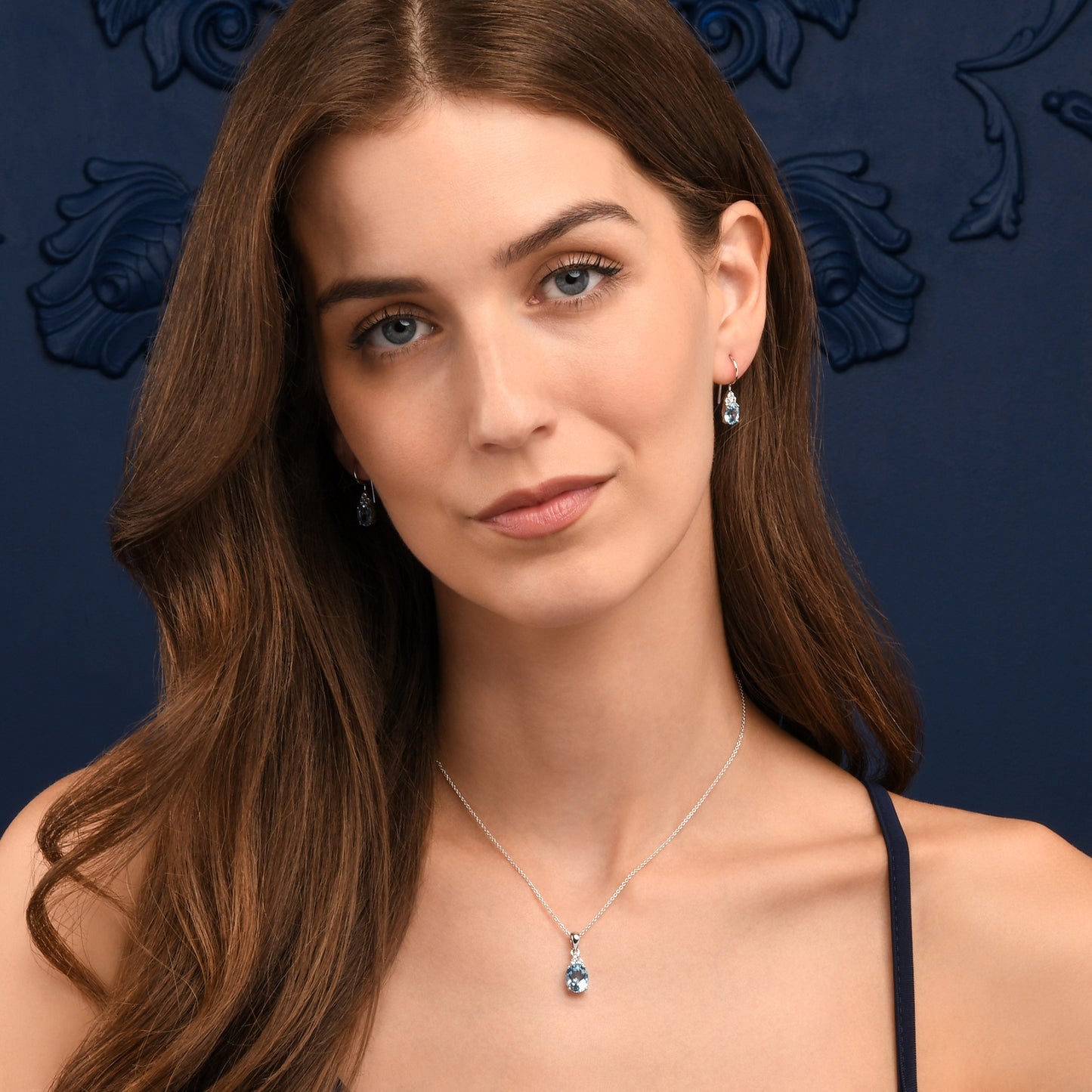 925 Sterling Silver Oval Shaped Blue Topaz Pendant Necklace