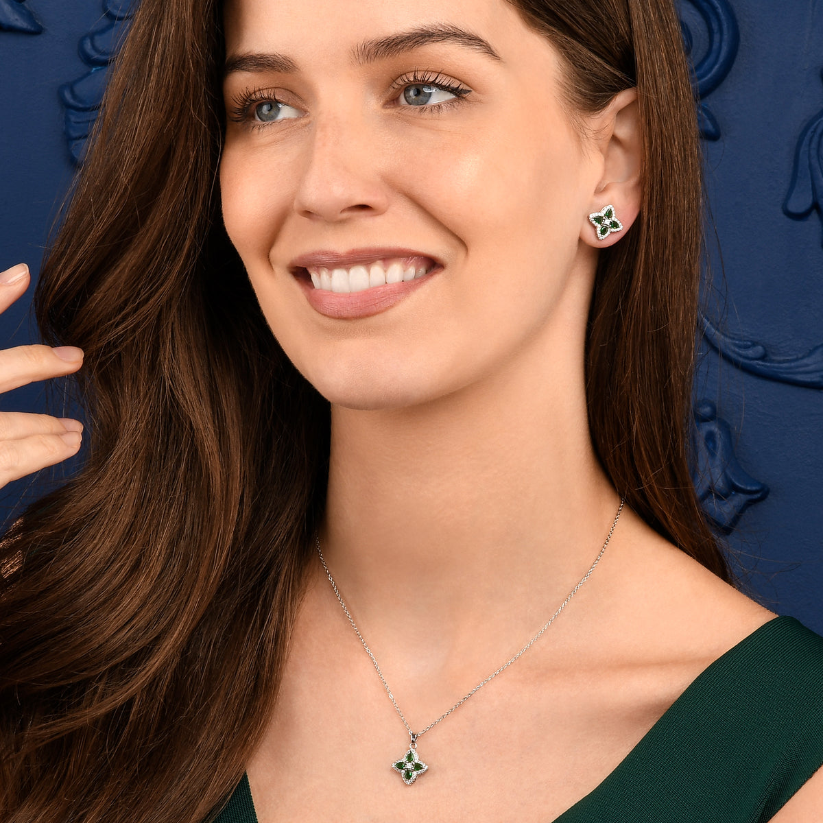 Green Silver Quatrefoil Pendant Necklace With Green Crystal For Women