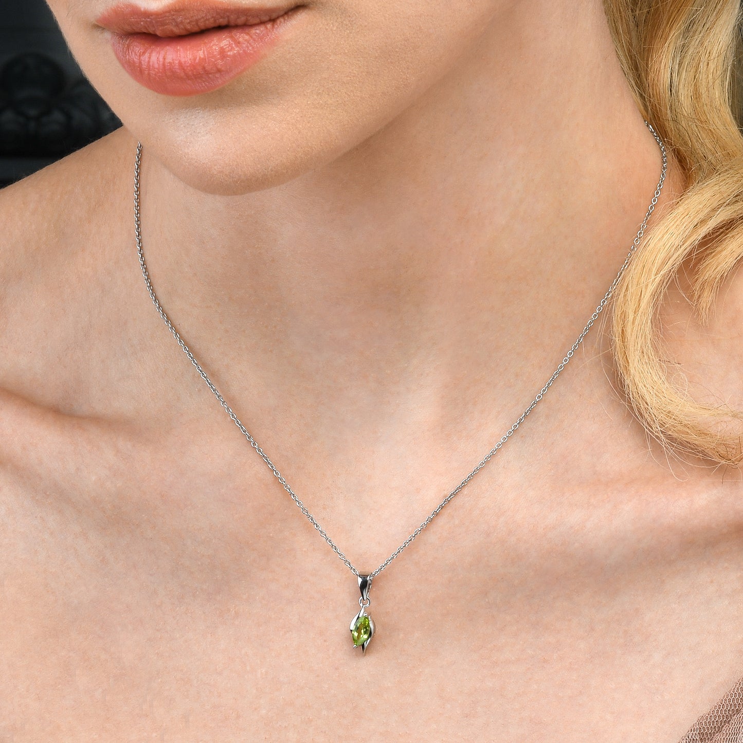 925 Sterling Silver Peridot Marquise Pendant Necklace