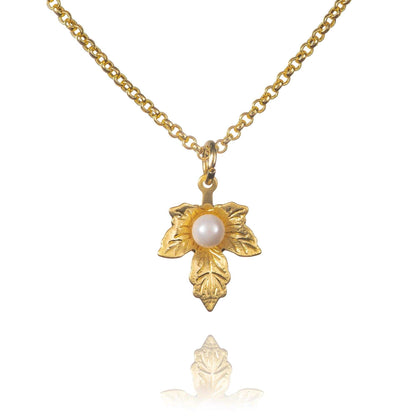 Dainty Gold Leaf Pearl Pendant Necklace for Women - namana.london