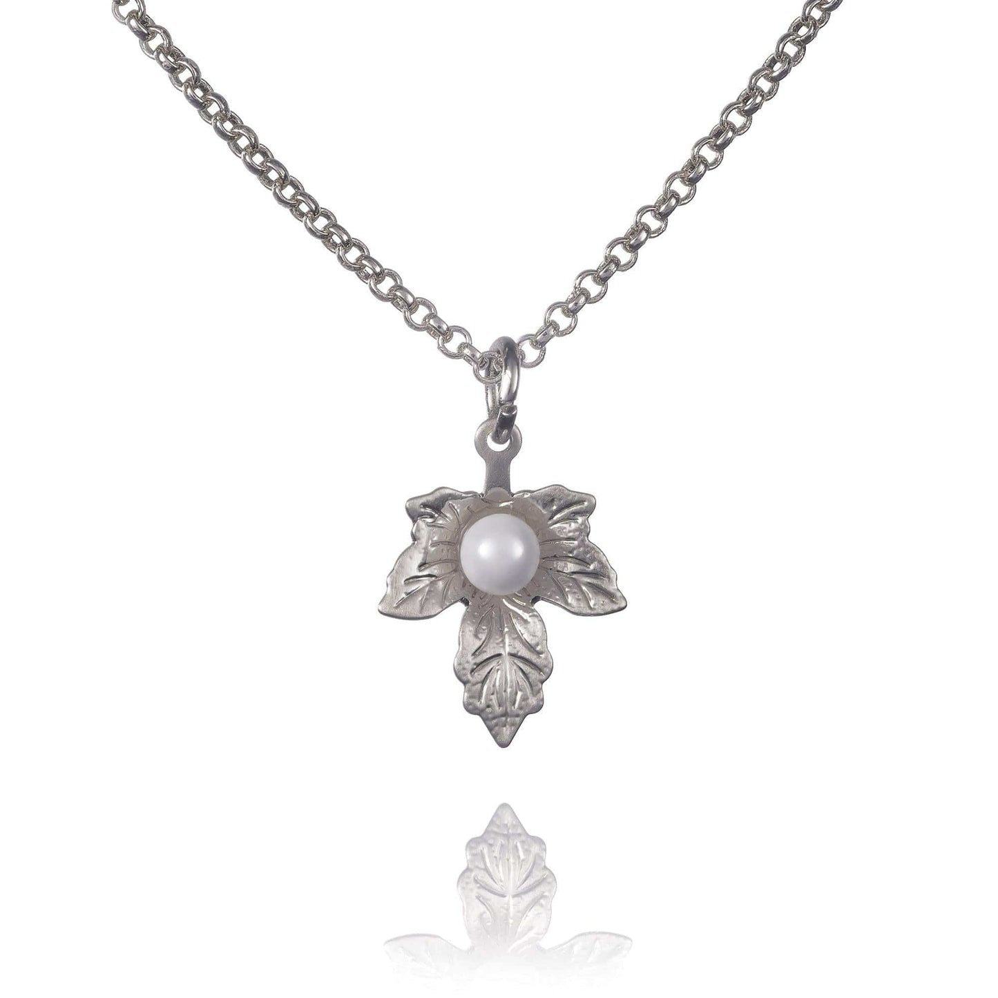 Dainty Leaf Pearl Pendant Necklace for Women - namana.london