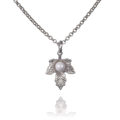 Dainty Leaf Pearl Pendant Necklace for Women - namana.london