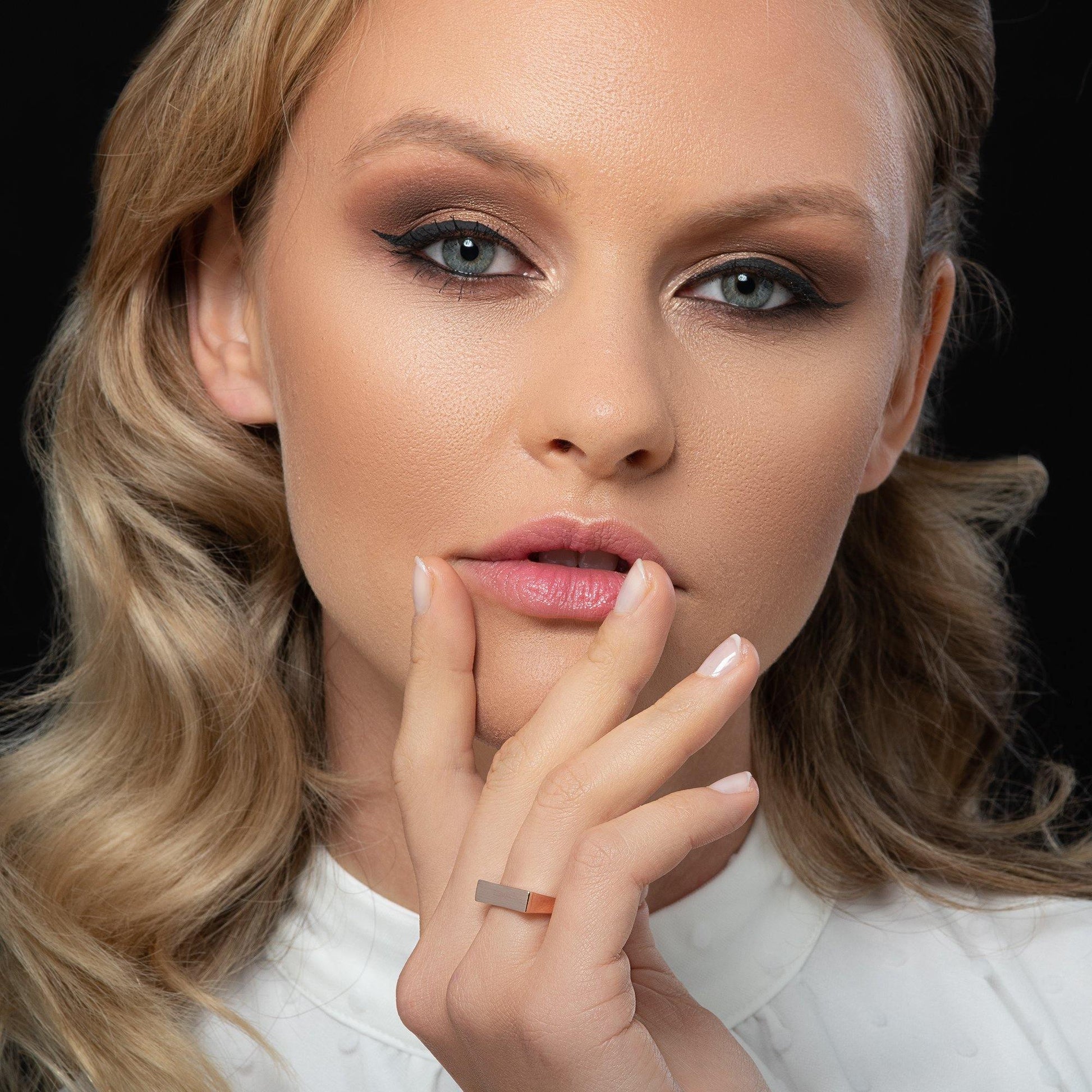 Rose Gold Ajdustable Plain Bar Ring for Women - namana.london