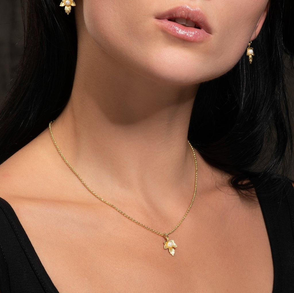 Dainty Gold Leaf Pearl Pendant Necklace for Women