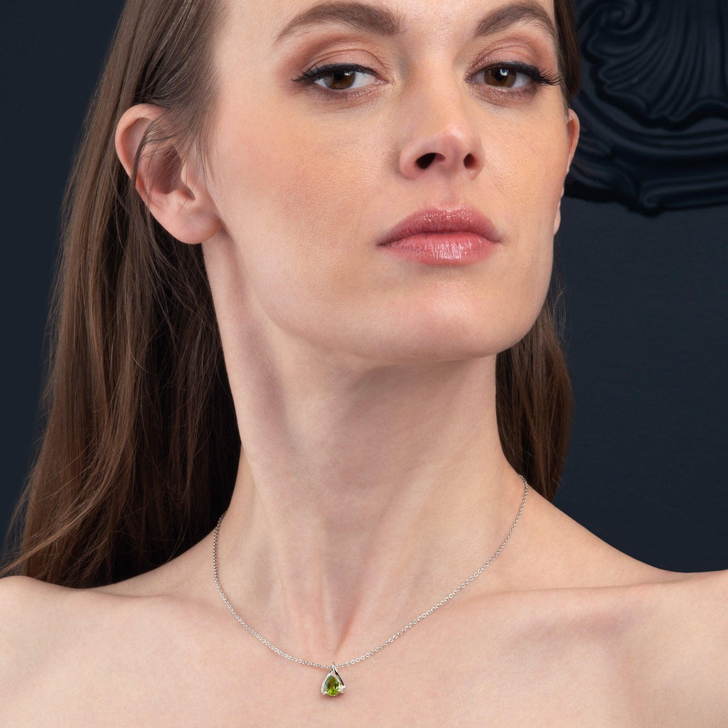 925 Sterling Silver Peridot Gemstone Pendant Necklace - namana.london