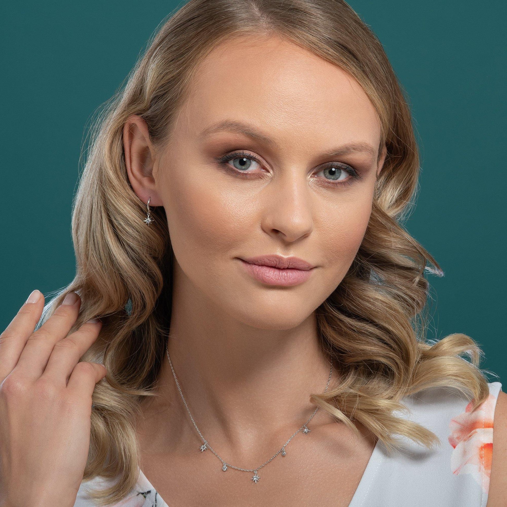 Collar Necklace with North Star Charms - namana.london