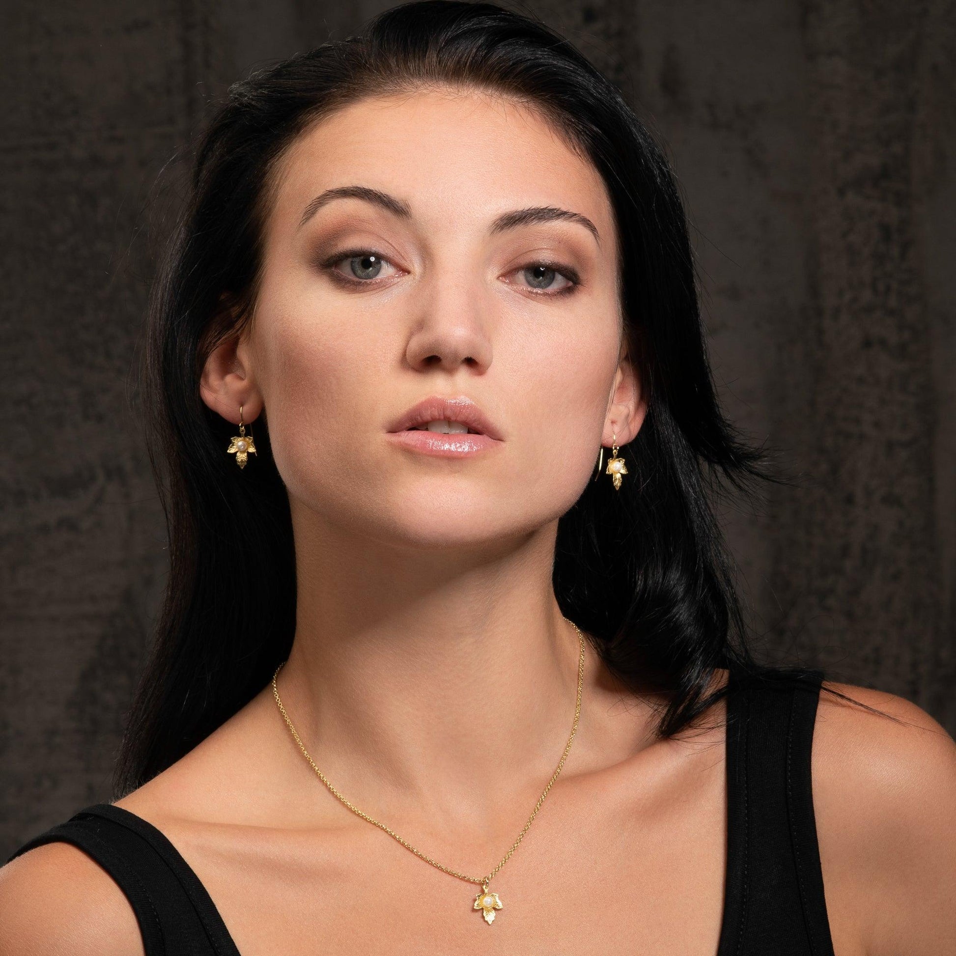 Dainty Gold Leaf Pearl Pendant Necklace for Women - namana.london