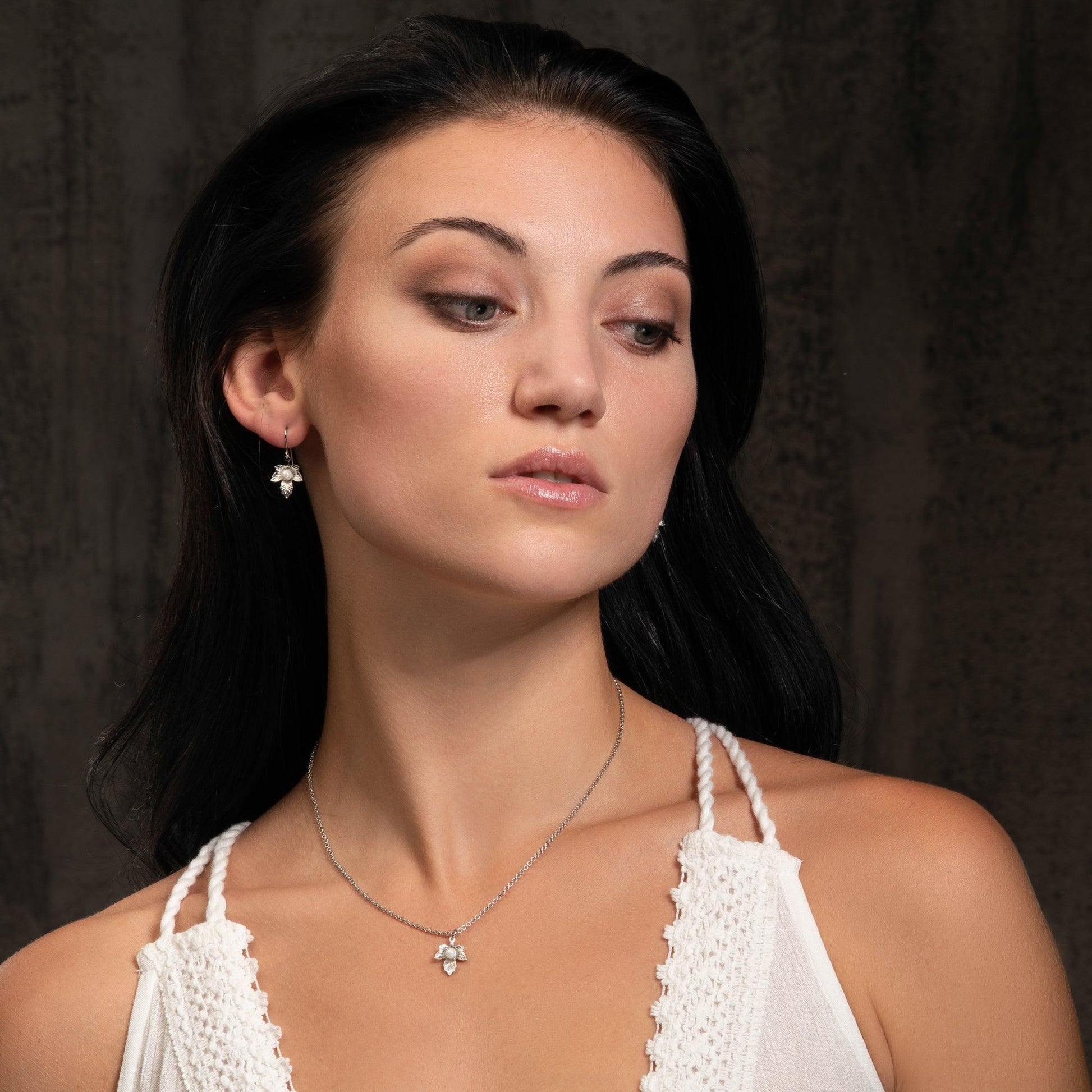 Dainty Leaf Pearl Pendant Necklace for Women - namana.london