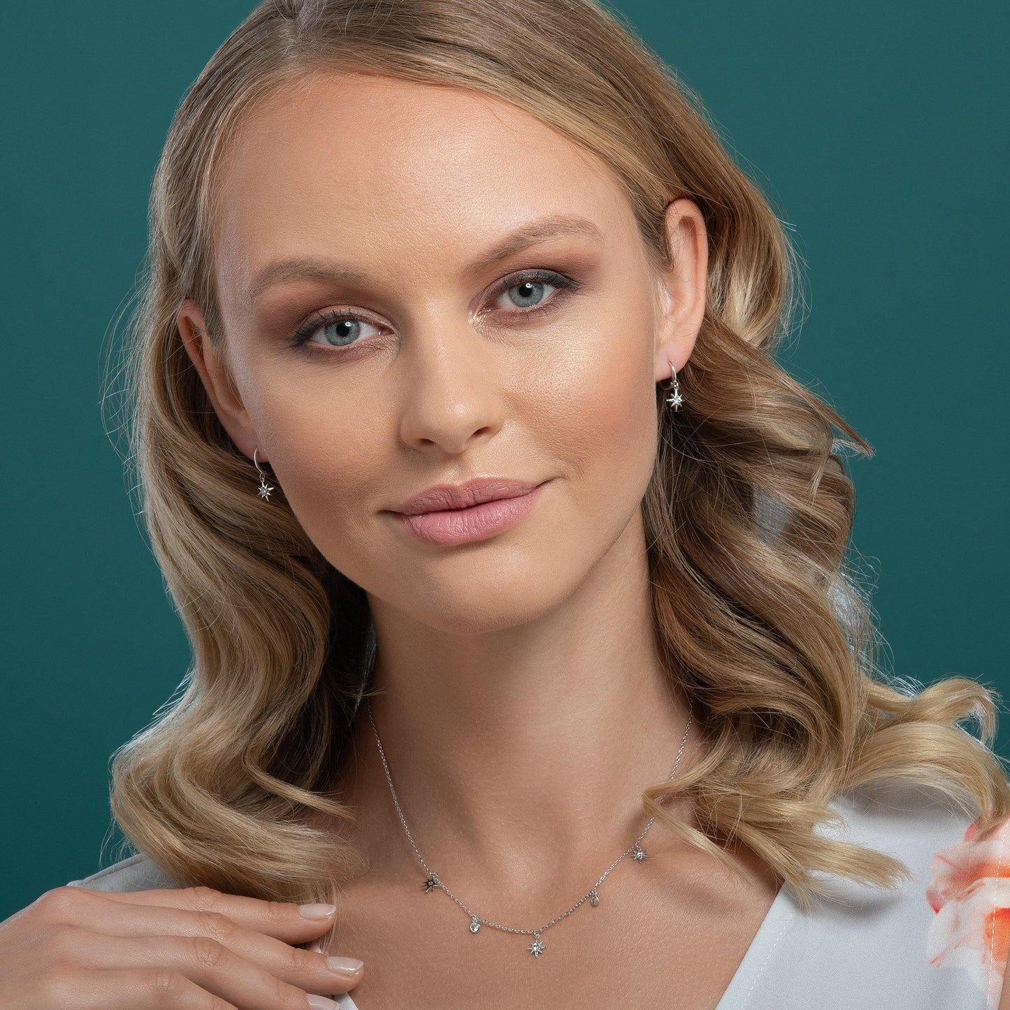Collar Necklace with North Star Charms - namana.london