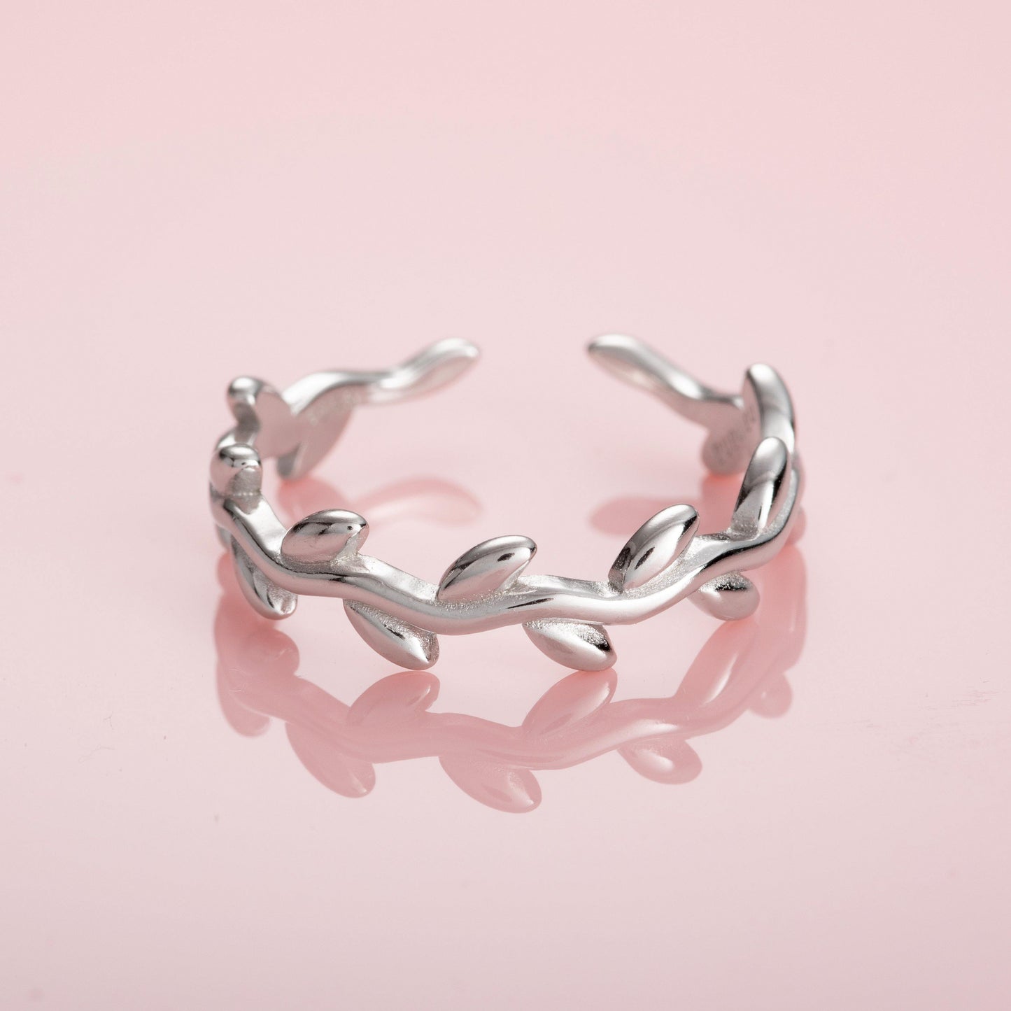Adjustable Sterling Silver Leaf Toe Ring for Women - namana.london